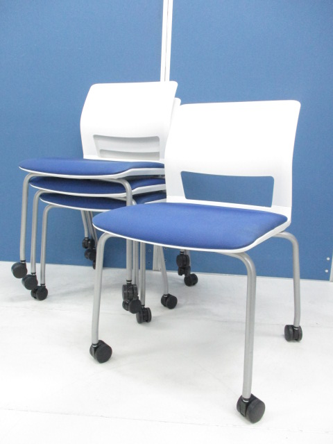 【4脚セットでお買い得！】コクヨ製のミーティングチェアが入荷しました！ホワイトとブルーのカラーが綺麗なデザインです！
                        160シリーズ
                                    中古
            