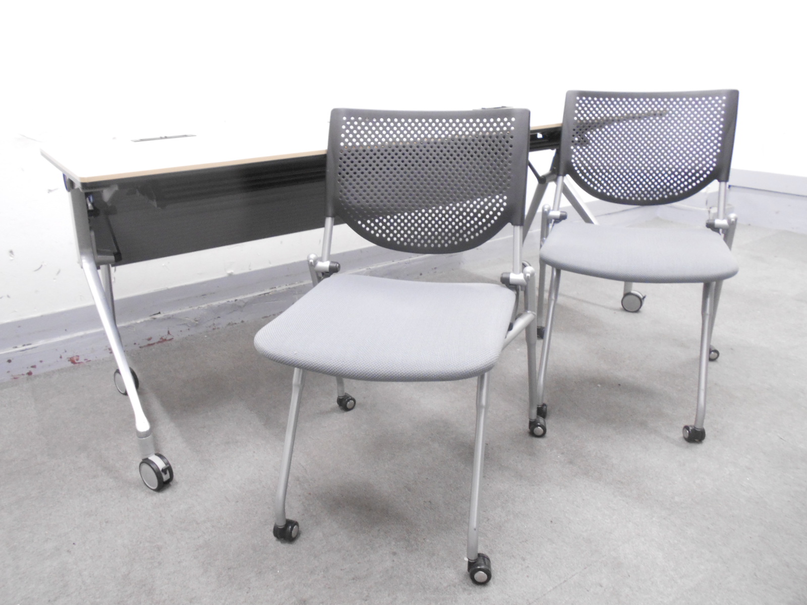 【KS】【3名様セット！】■イスもテーブルも跳ね上げて片付け可能！■テーブル＋チェアセット■２セット
                        フラプター
                                    中古
            