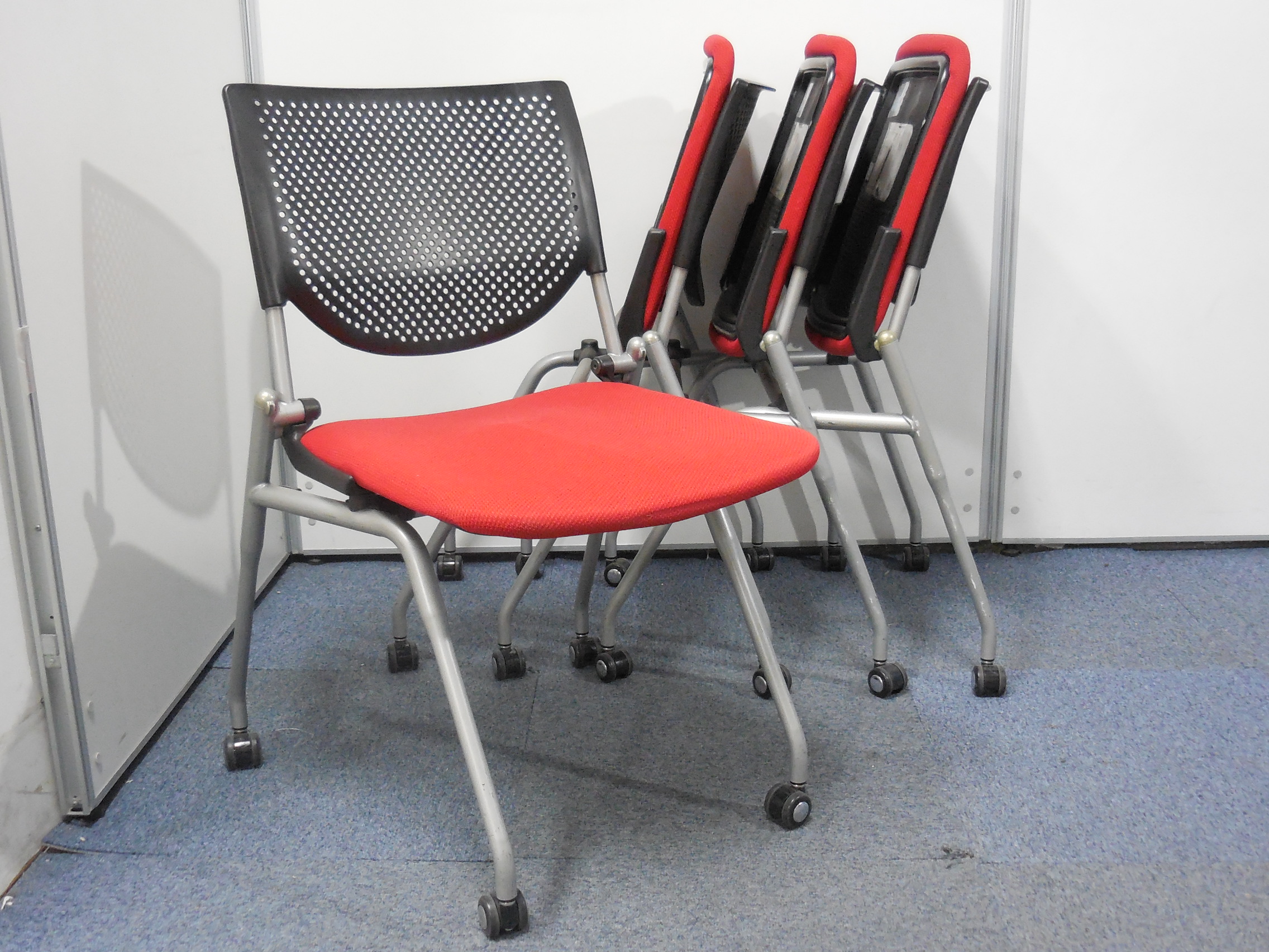 【4脚セット】重ねて収納可能会議用チェアがセットでのご提案！
                        プロスタック
                                    中古
            