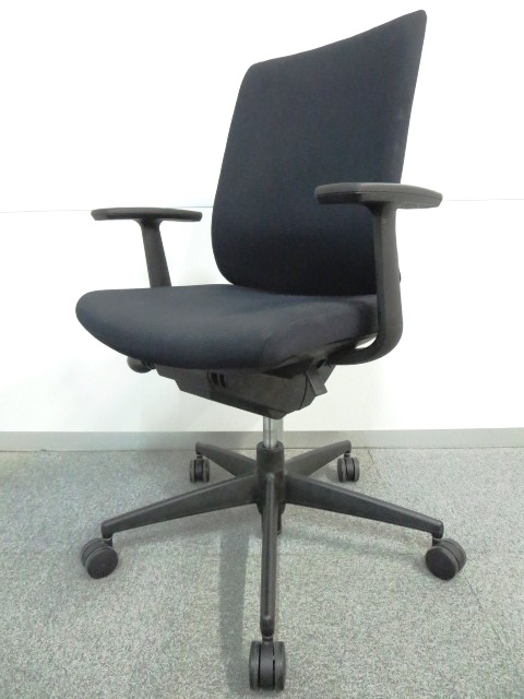 【上半身をしっかりサポートする快適チェア！】■コクヨ製　ウィザードチェア（Wizard）肘付　ブラック
                        ウィザード 
                                    中古
            