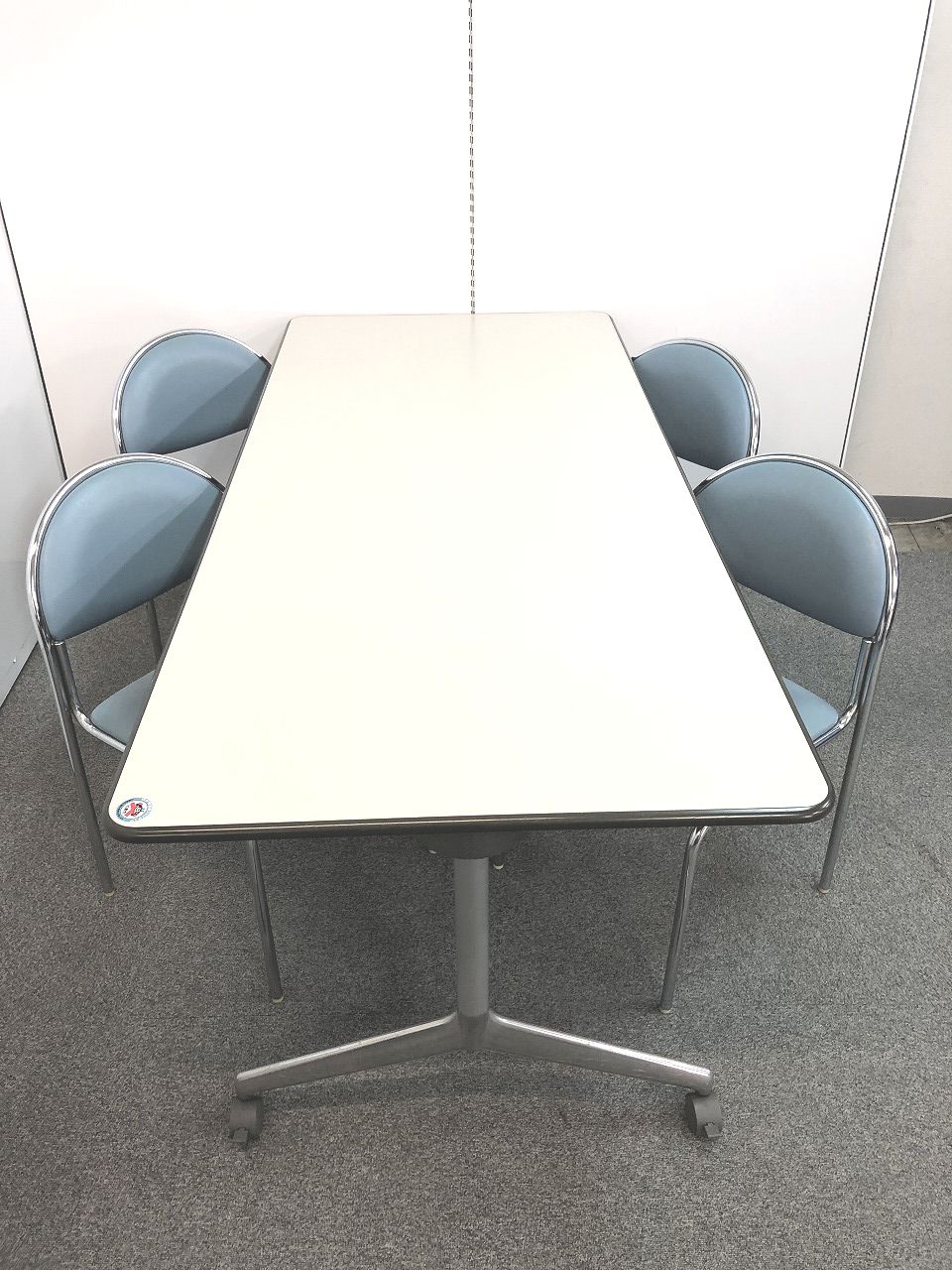 ５セット限定！！【サイドスタックテーブルとスタッキングチェアのセット商品がこの価格です！！】
                        その他シリーズ
                                    中古
            