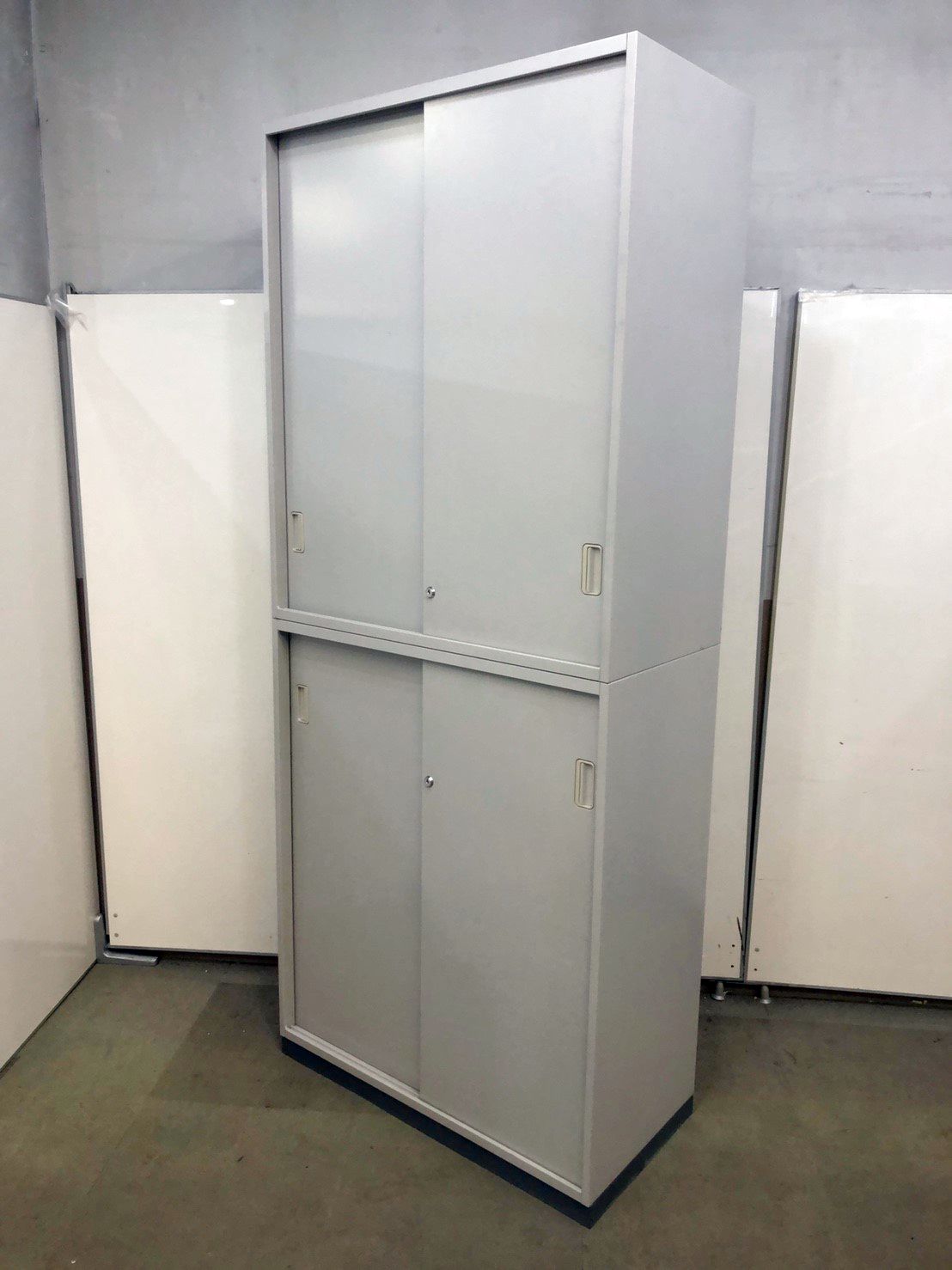 【1セット限定】定番人気の引違い書庫、上下でたっぷり施錠管理！
                        SU-Ⅱ
                                    中古
            