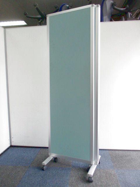 【中古での入荷は珍しい！】すぐ使える３つ折りパーテーション【重い空間が明るくなります！】
                        　
                                    中古
            