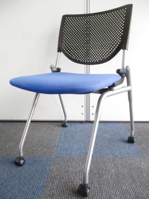 【会議室におすすめ】座面を跳ね上げ保管可能！
                        プロスタック 
                                    中古
            