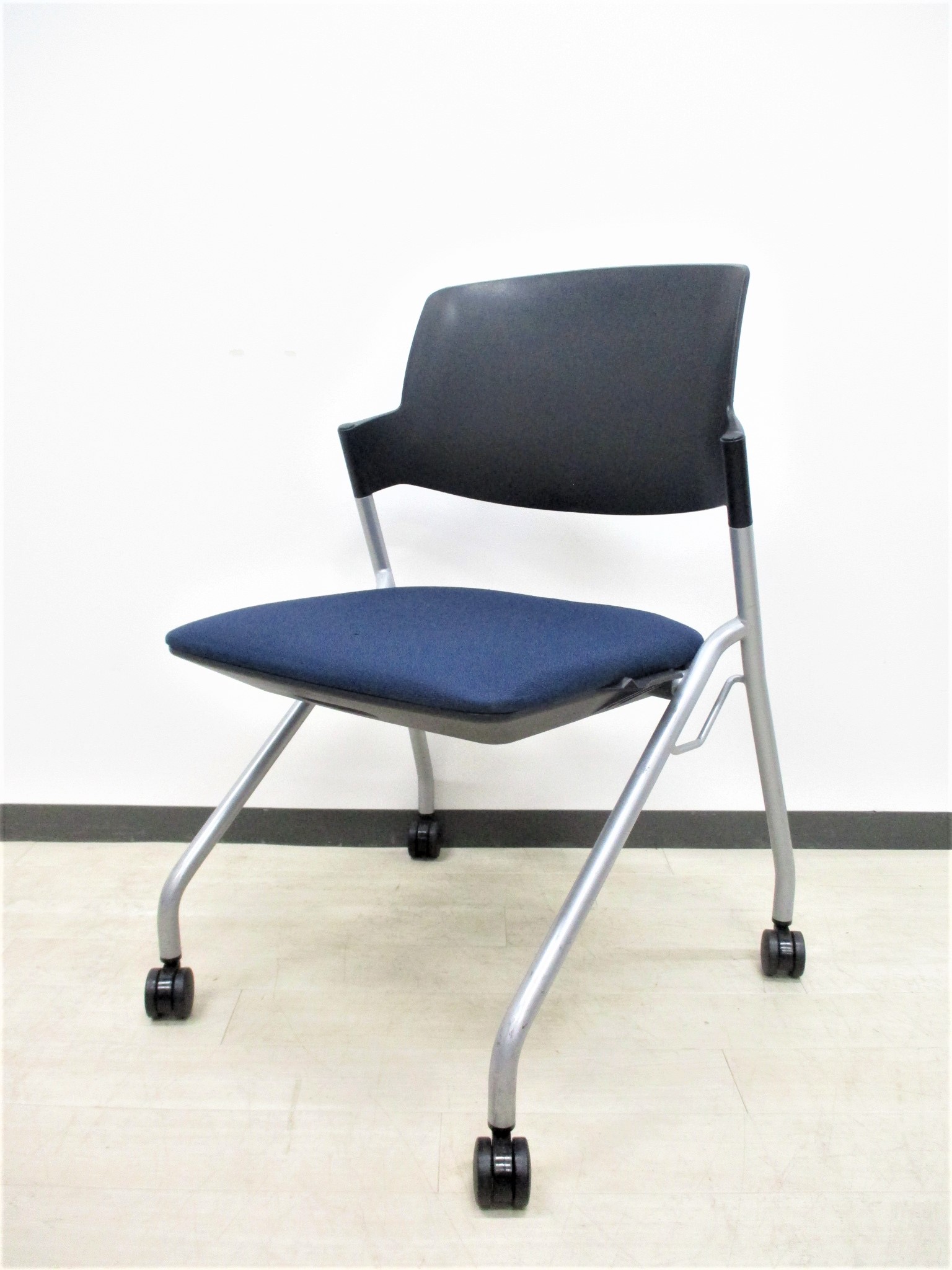 【価格重視の方必見！】国内メーカーの安めネスティングチェア！
                        Tarto
                                    中古
            