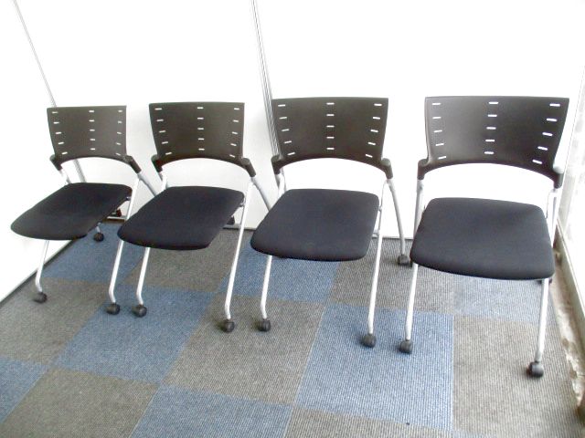 【お得な4脚1セットです！】会議の時も疲れにくいチェアを！【人気のブラックです！】
                        マノス
                                    中古
            