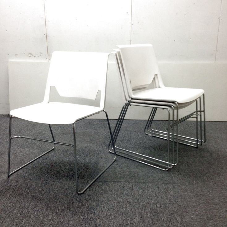 【4脚セット】ヘイワース製 純白の清潔感溢れるチェアが限定入荷☆
                        -
                                    中古
            