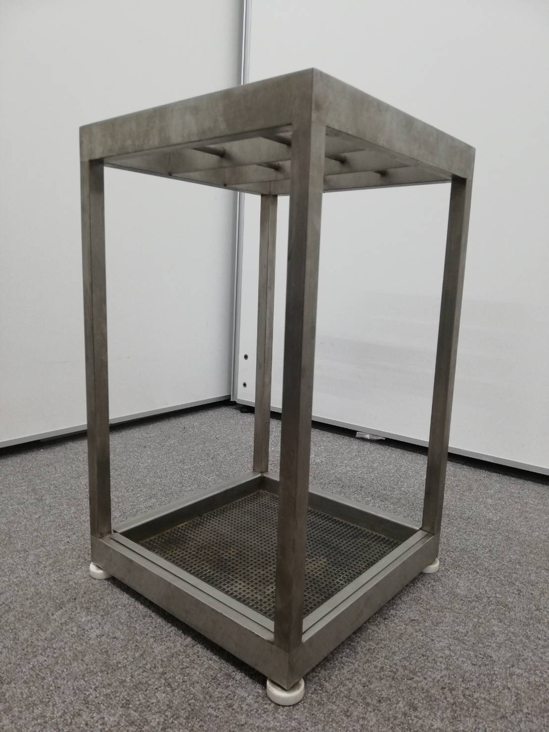 【9人用傘立て】オフィスの必需品の傘立てが入荷致しました。コンパクトなサイズ感！
                        その他メーカー
                                    中古
            