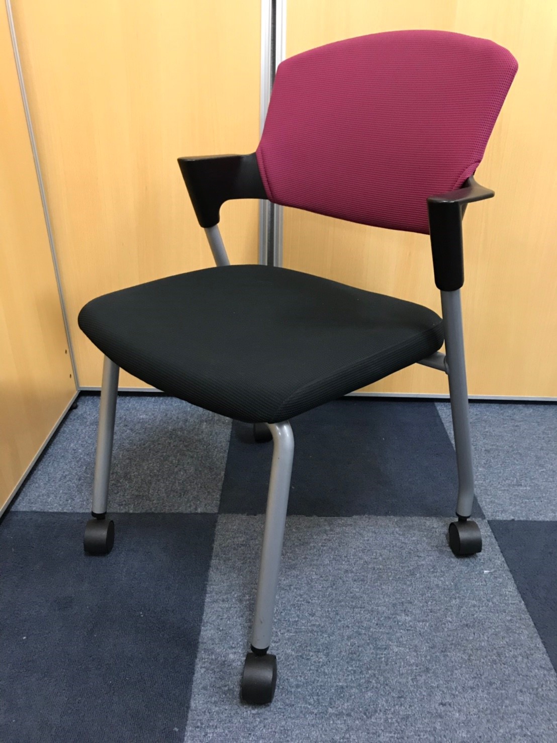 【大人気シリーズ！】コクヨ　プロッティチェア！会議用チェア！ミーティングチェア！キャスター付き！【デザイン性高め！！】
                        プロッティ（キャスター付）
                                    中古
            