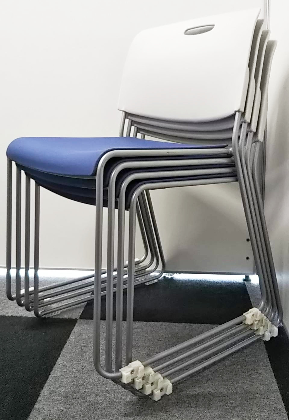 【4脚セットで購入すると10％引き！】会議室や研修室で大活躍するチェアです！安心の内田洋行製。
                        MP-150シリーズ
                                    中古
            