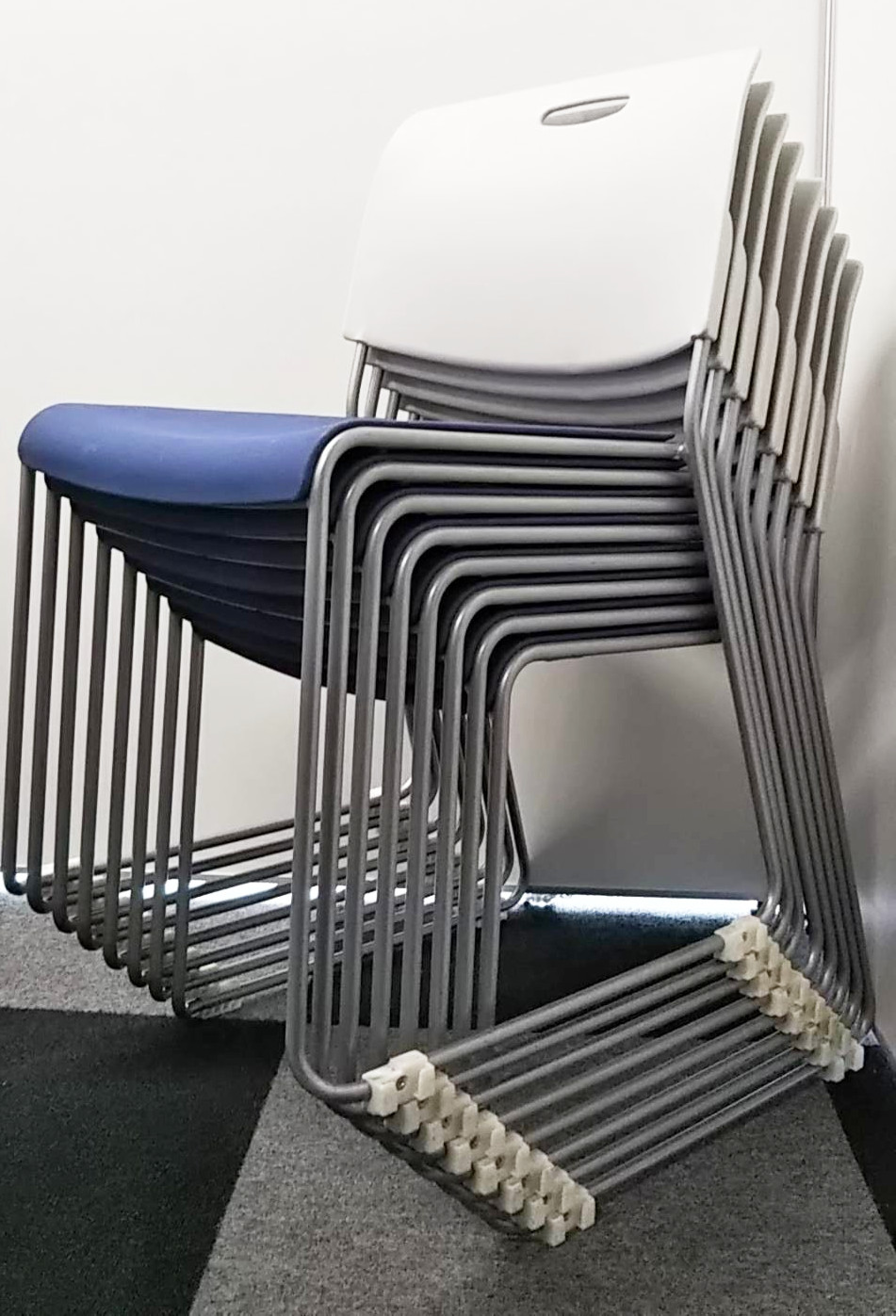 【8脚セットの購入で15％引きの大特価！！】内田洋行製のスタッキングチェア！研修室などで大活躍！
                        MP-150シリーズ
                                    中古
            