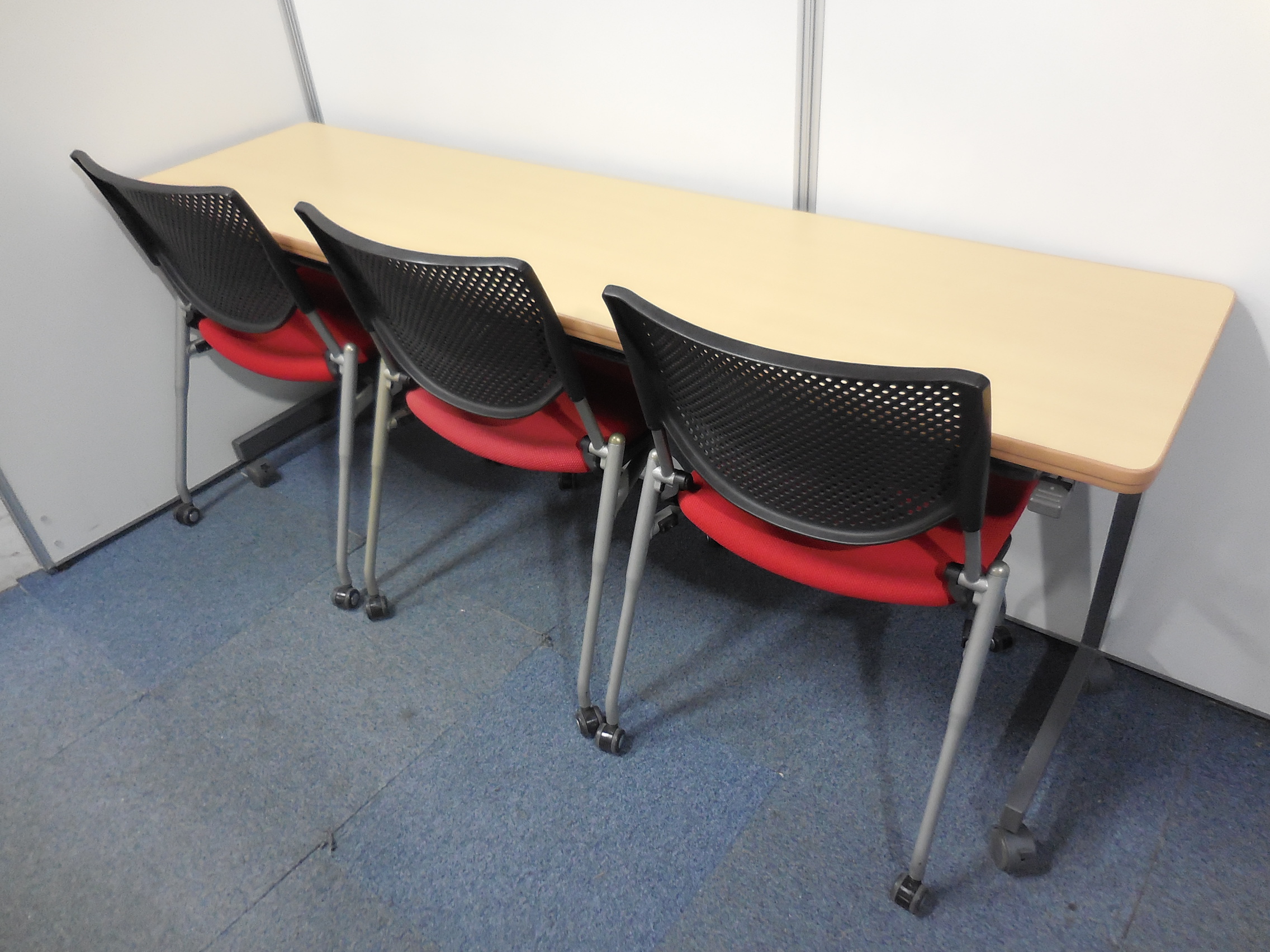 【テーブルチェアセット】幅180cmのテーブルと会議用チェアのセット商品！単品購入よりお安くなっております！
                        その他シリーズ
                                    中古
            