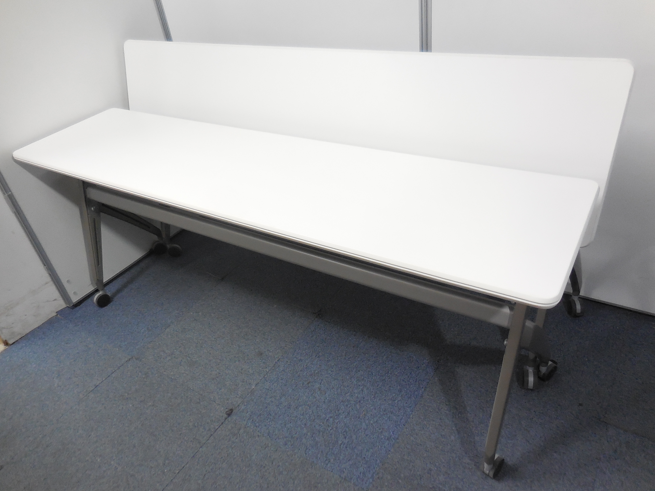 【2台セット！】■場所が無いならこちら！セットでミーティングテーブルとしても使えます！■片付け簡単！キャスター付き！【サイドスタックテーブル】
                        その他シリーズ
                                    中古
            