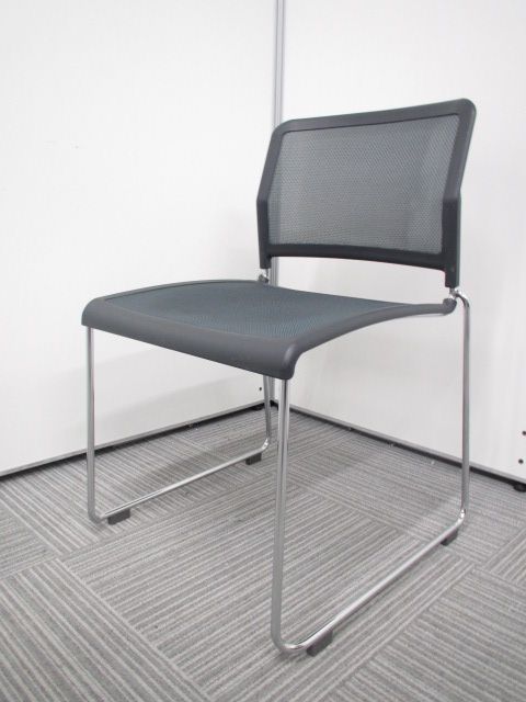 【残り3脚の特別価格】メッシュ素材で蒸れなく快適！【軽量で持ち運びも簡単！】【まとめ買いで更にお安く！】
                        UM
                                    中古
            