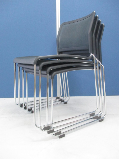 【４セット入荷！】セットで安い！メッシュ素材の軽～いスタッキングチェア■プラス製
                        UM
                                    中古
            