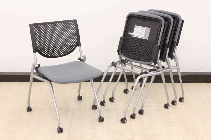 【お得なセット商品!!会議用チェア４脚セット!!】折りたたみ収納可能なスタッキングチェア、キャスター付き!!
                        プロスタック
                                    中古
            