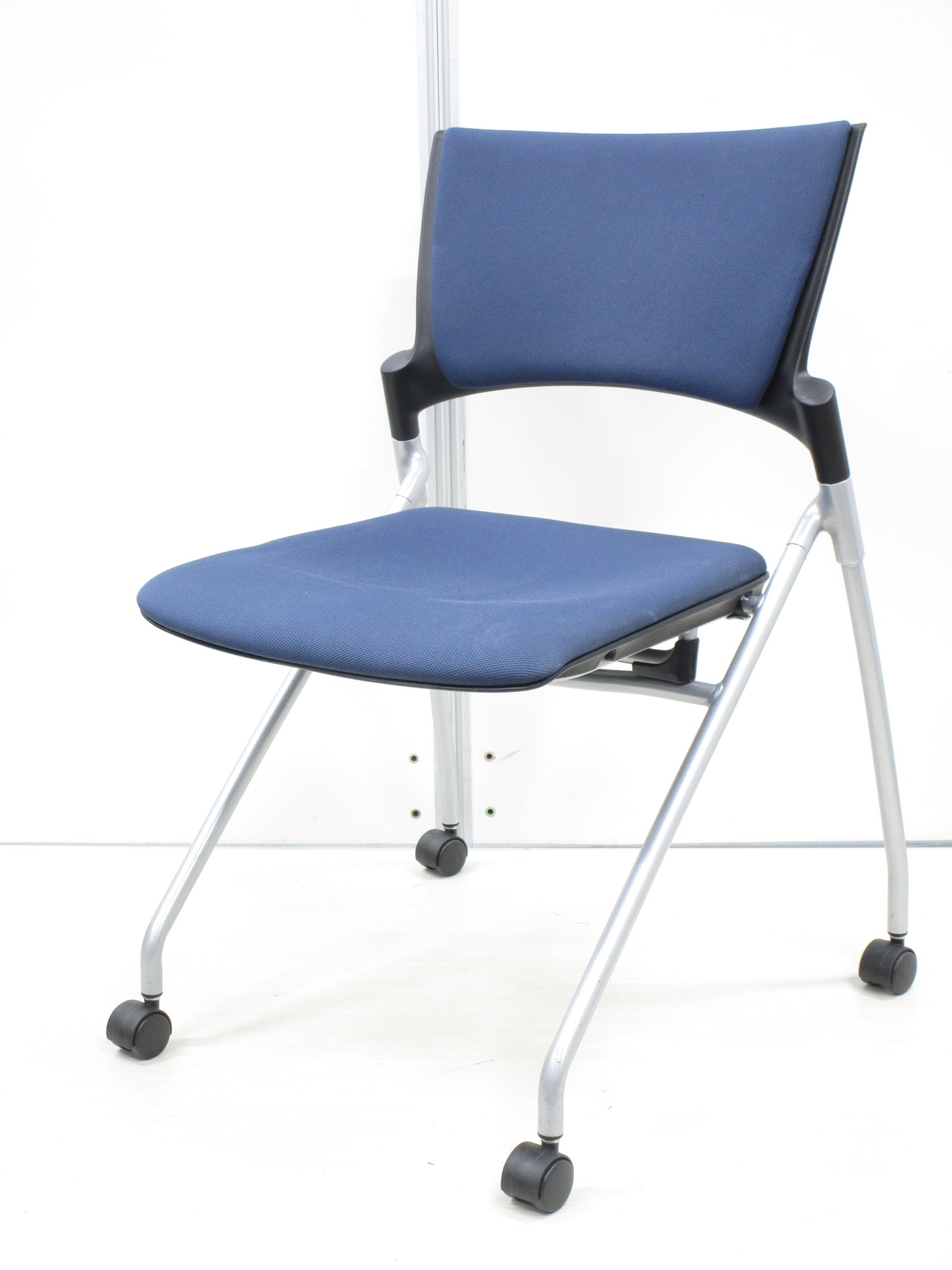 【大量５６脚！】今いちばんツボを抑えてる会議チェア■値段以上のかっこよさを求めましょう！■池袋店おすすめ■イトーキ　マノス（manoss）
                        マノス
                                    中古
            