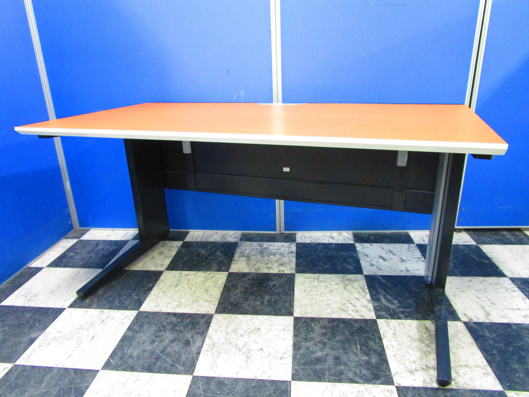 オカムラのプロユニットシリーズ！木目がきれいな平机
                        プロユニット
                                    中古
            