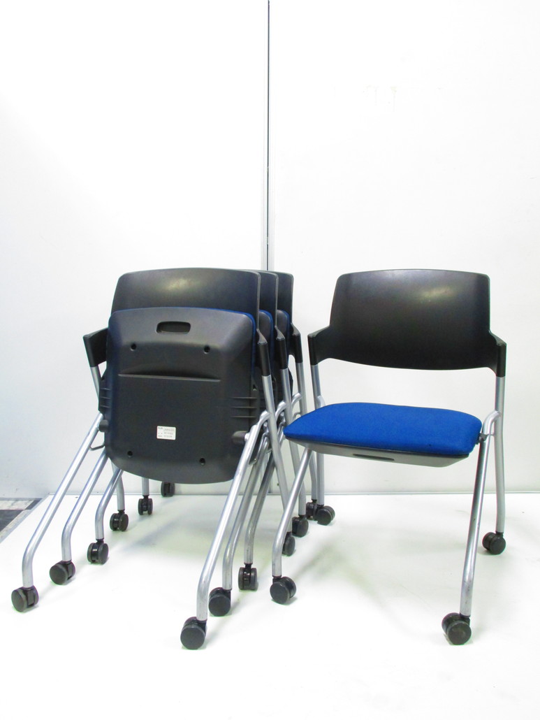 4脚セットでお買い得！会議室を作るときに重宝するミーティングチェアです
                        Tarto
                                    中古
            