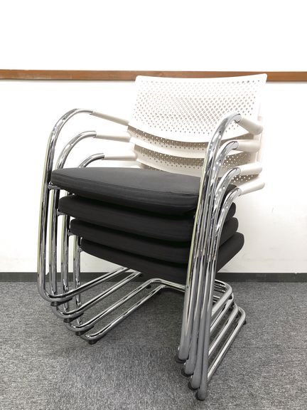 【4脚セット】ヴィトラ製/ミーティングチェア｜会議室に是非とも!!
                        visavis
                                    中古
            