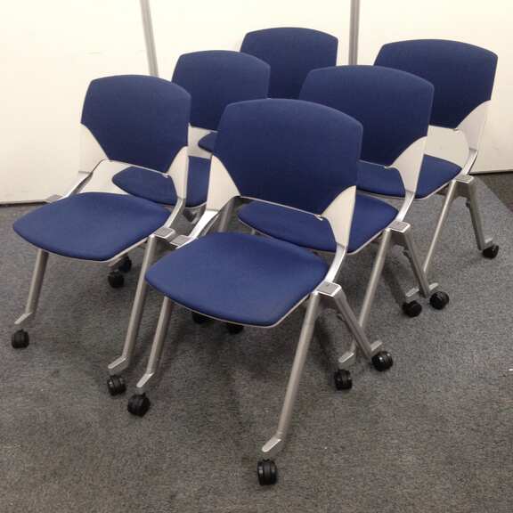 【6脚セット！！】ブルー×ホワイトのスタイリッシュ配色！キャスター付きです！【ロット商品！！】
                        FM-320
                                    中古
            