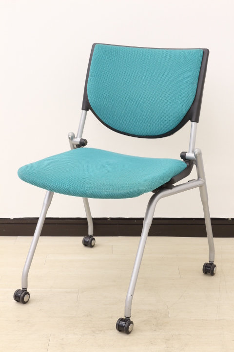 【４脚同時購入がお得!!オカムラ製!!】深いグリーンが印象的な会議用チェア、折りたたみ収納可能です。
                        プロスタック
                                    中古
            