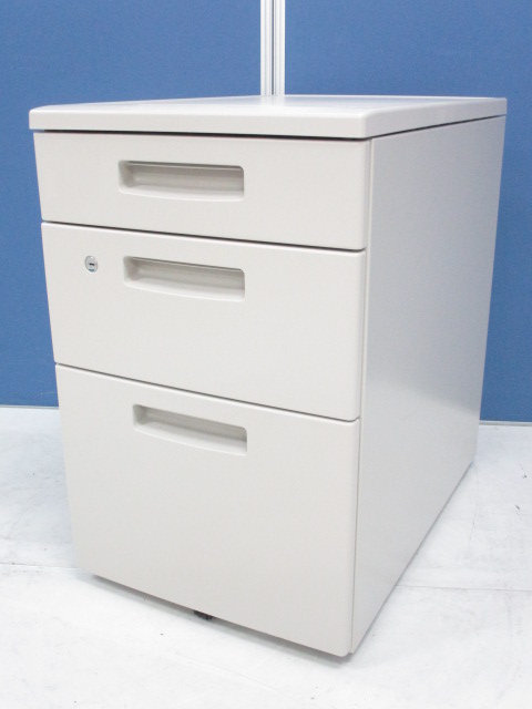 【5台入荷!】コクヨBS3段ワゴン【デスク周りの必需品!!】
                        BS
                                    中古
            