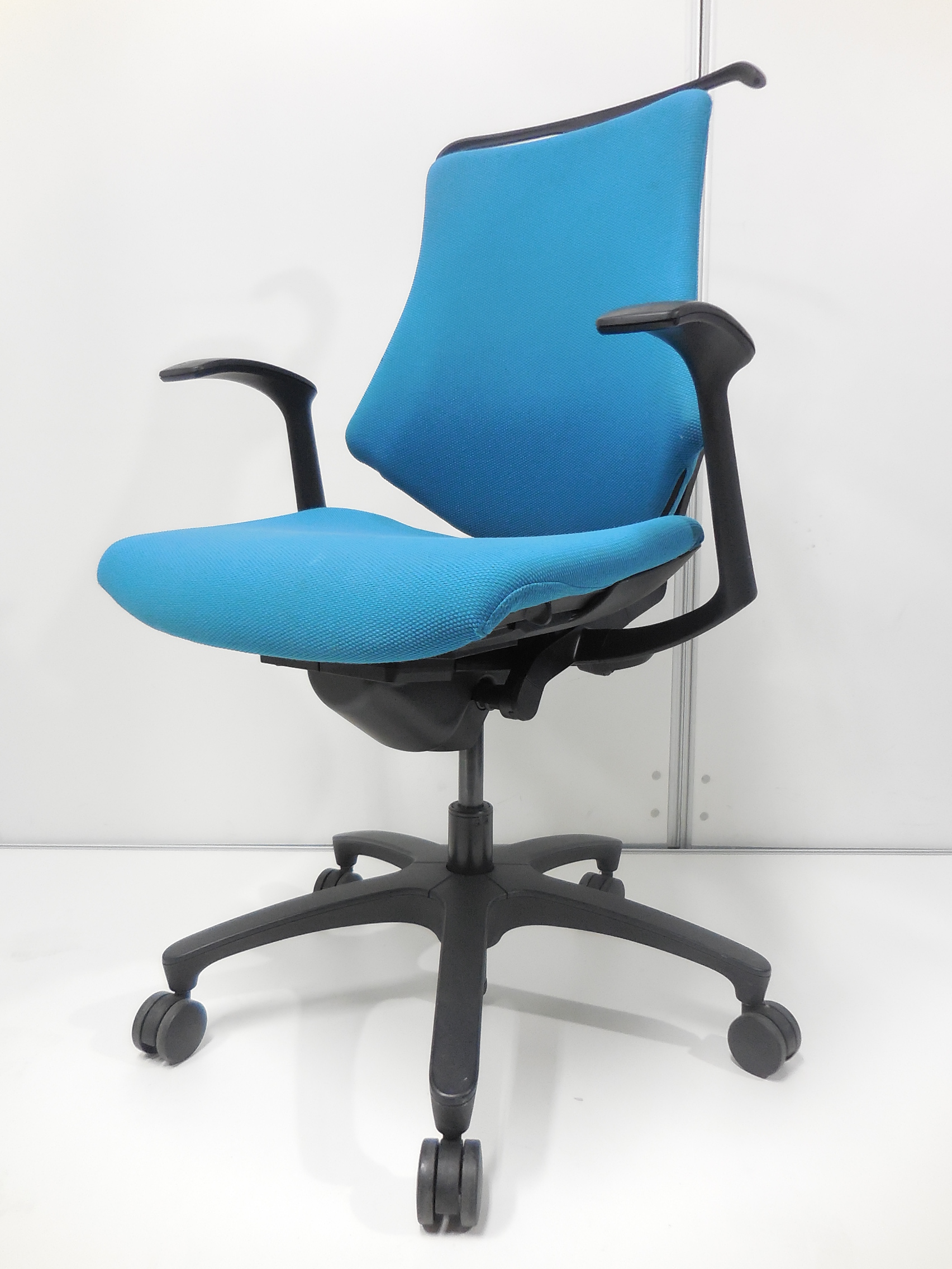 【商品入れ替えの為特別価格】【フィット・フリーから名付けられたイトーキ製のエフチェア！入荷しました！
                        エフ
                                    中古
            