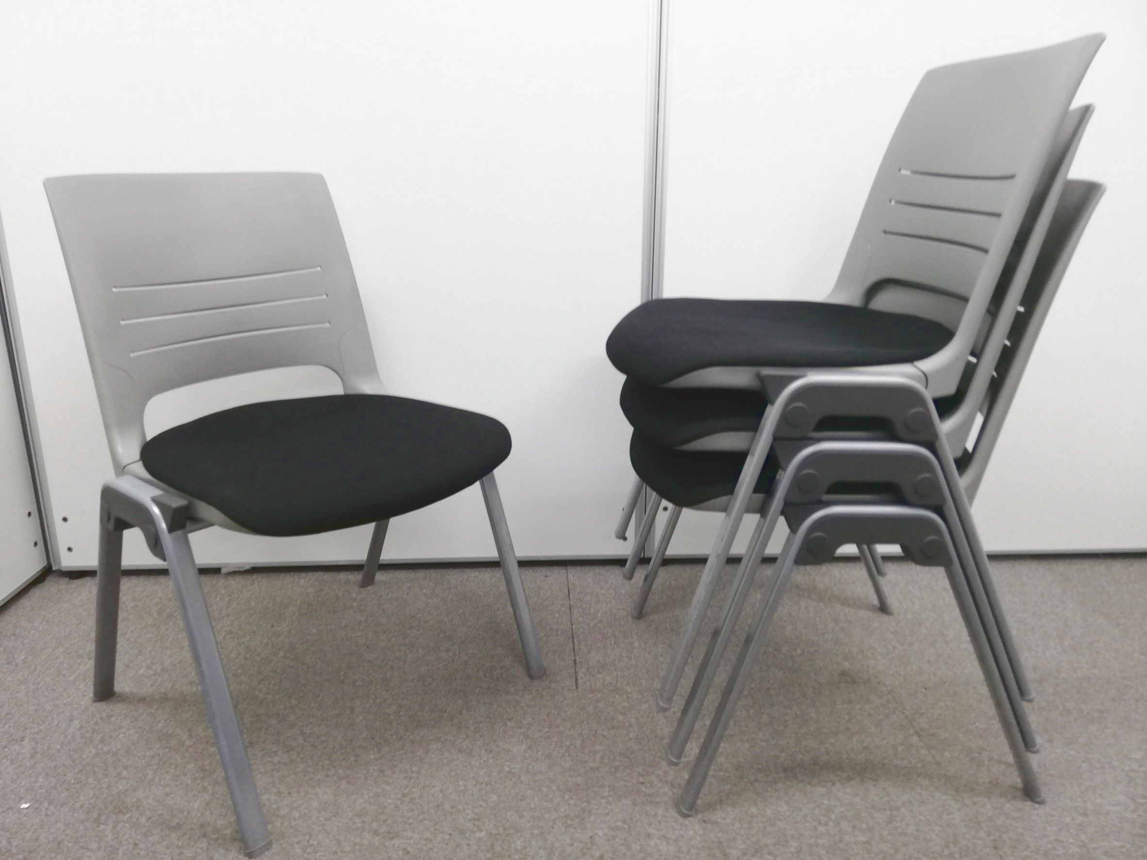 【まとめて購入！4個セット】会議などにおすすめ！長時間お座り頂いても疲れにくい！コンパクトに収納できるスタッキングチェア！【日本橋】
                        エレナ 
                                    中古
            