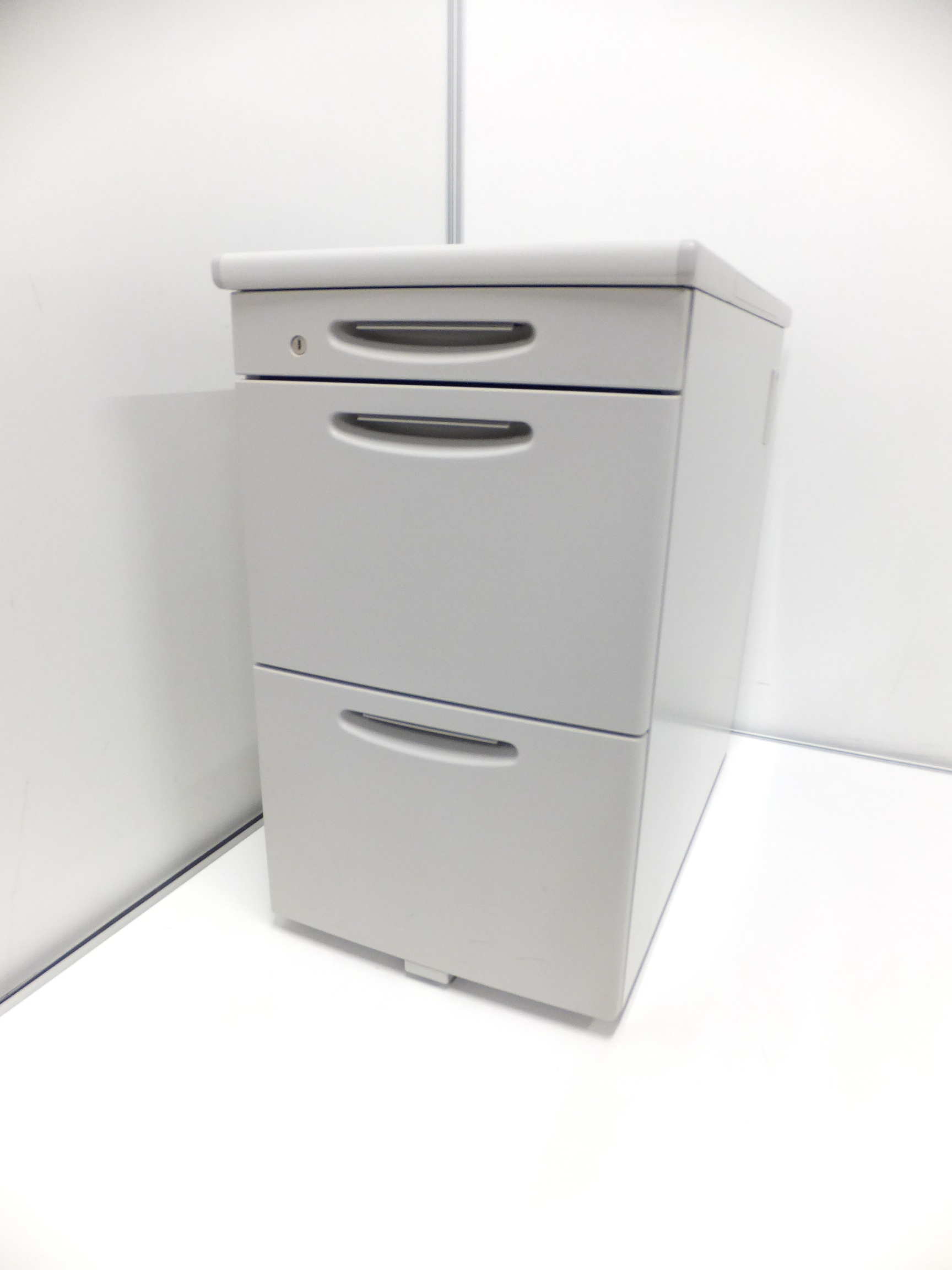 【キャスターの動きが悪い為、特価品！】今SDシリーズをお使いの方の買い増しにオススメ！
                        SD
                                    中古
            