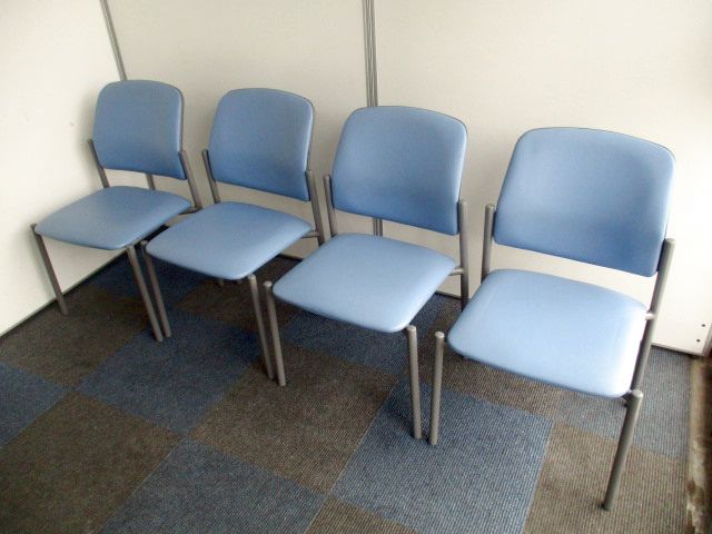 【お得な4脚1セット】会議室や休憩所におすすめ【重ねて収納可能】
                        LKシリーズ
                                    中古
            