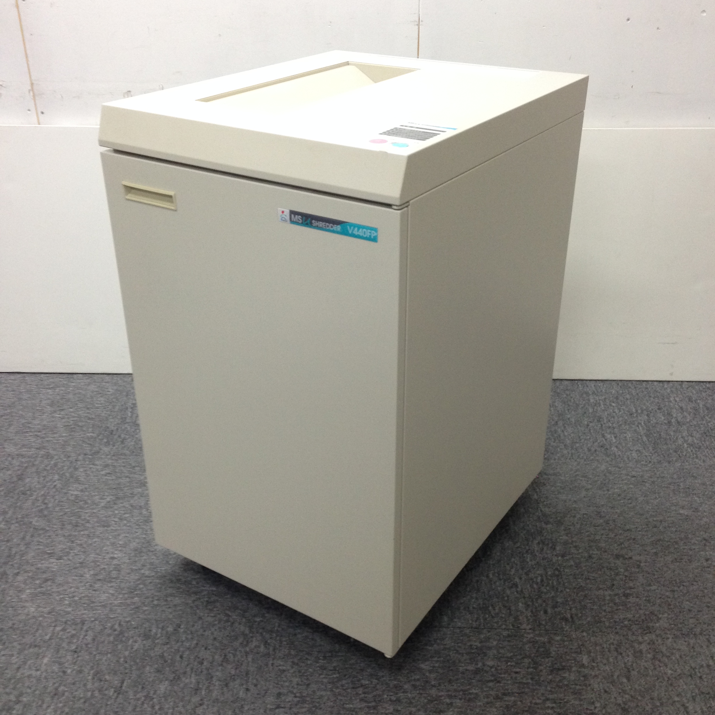 【6月限定価格】【1台入荷！】｜シュレッダー｜業務用｜オフィスの必需品！
                        Vシリーズ
                                    中古
            