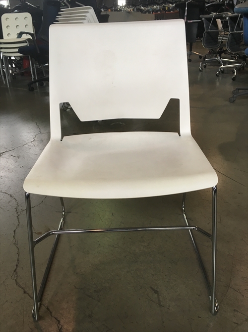 【商談用にオススメ!!】信頼感や清潔感といったクリーンなイメージを与えます!!ホワイトのミーティングチェア!!【入替で気分一新も!!】
                        その他シリーズ
                                    中古
            