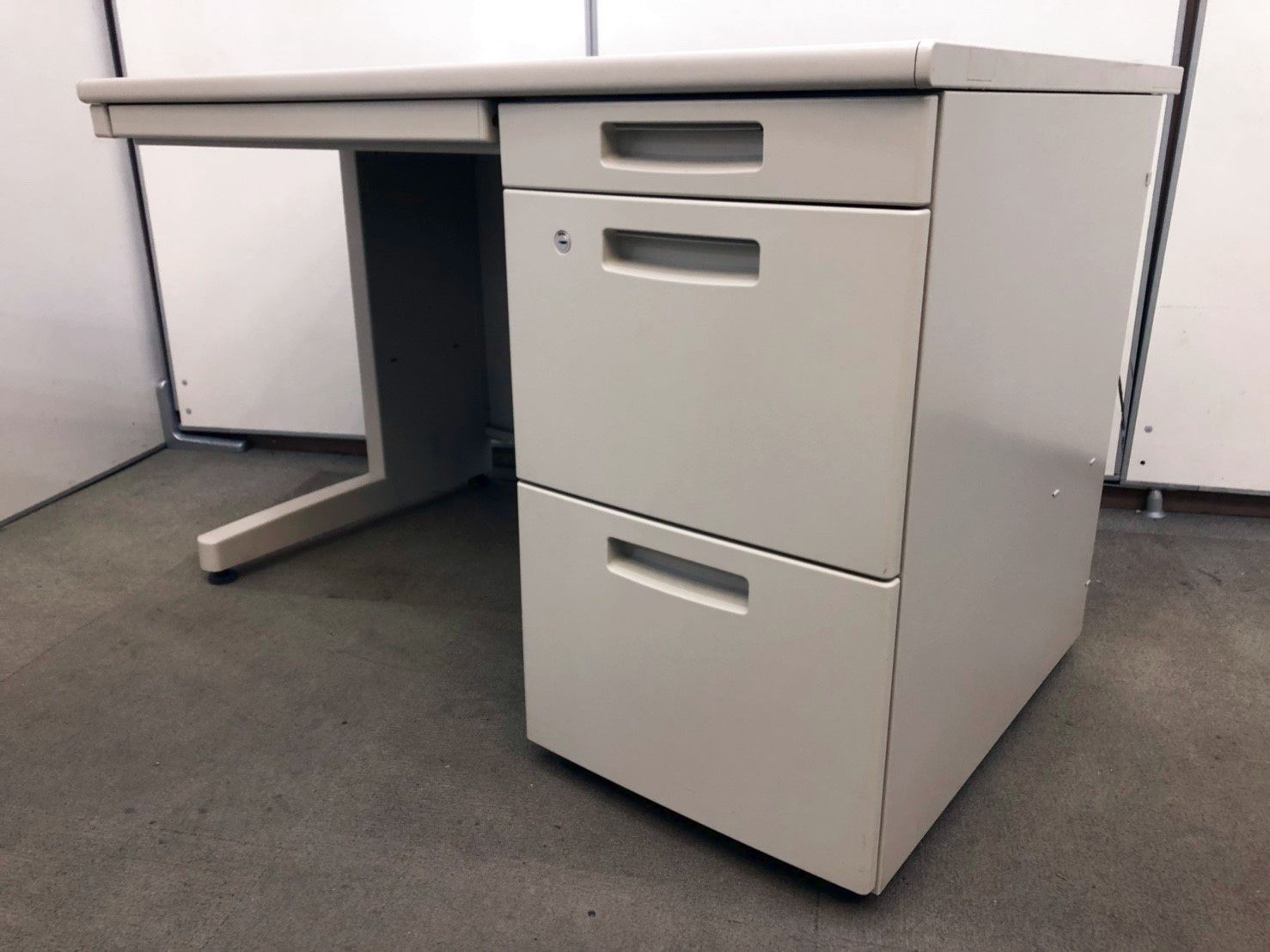 横幅1000ｍｍで置き場所選ばず！　コンパクトで人気サイズです
                        新BS 
                                    中古
            