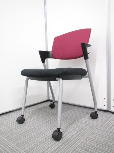 コクヨ製｜プロッティチェア｜可愛らしいピンク！入れ替えや追加にいかがでしょうか！
                        プロッティ（キャスター付）
                                    中古
            