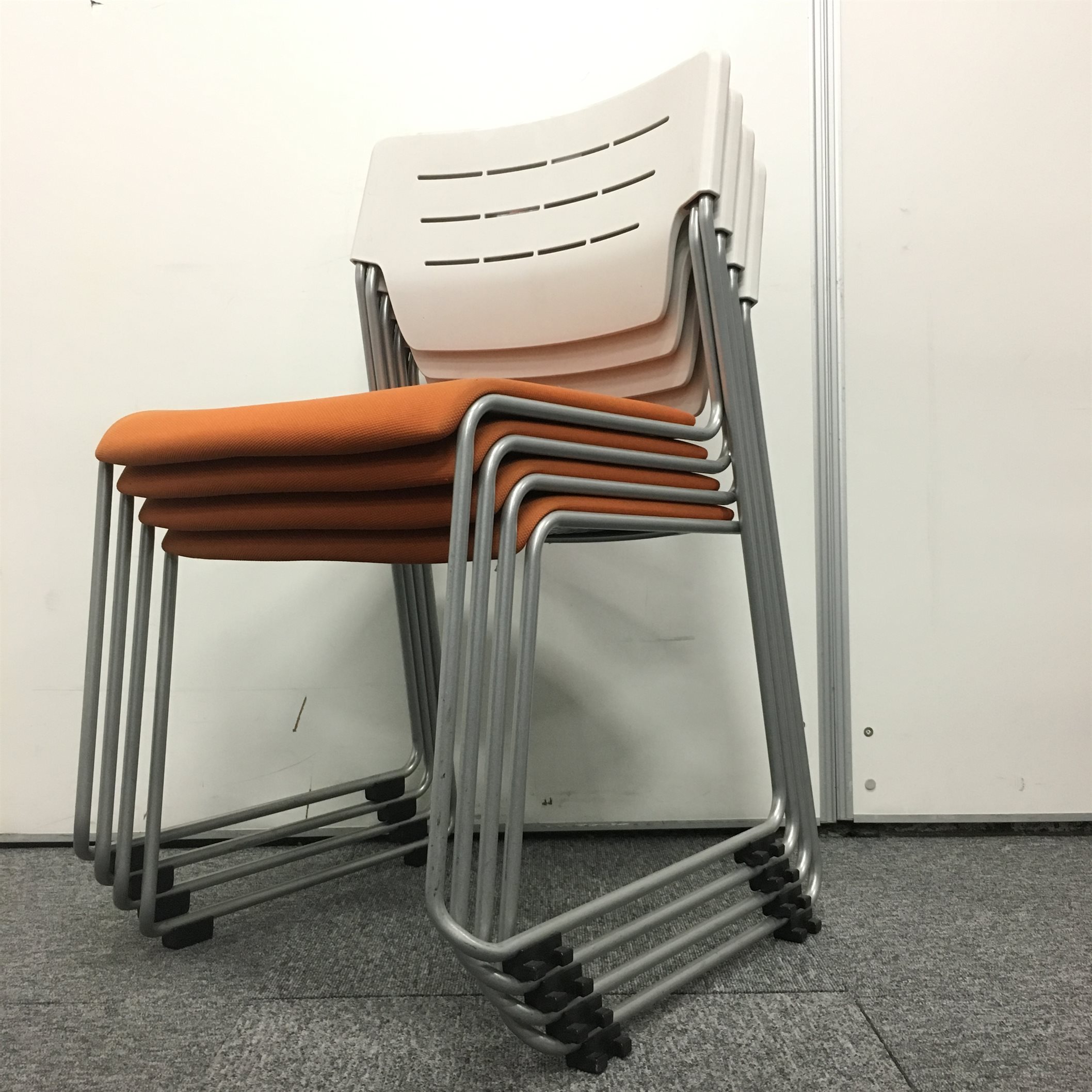 【お買い得な4脚セット！】収納に便利なイトーキ製｜スタッキングチェア 今がチャンスです！
                        エレック
                                    中古
            