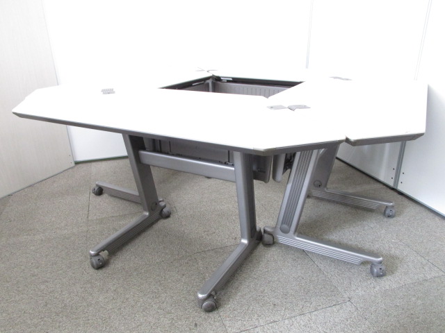 ■お値段見直しました！【4台セット】ミーティングテーブル　スタックテーブル　台形型天板を組み合わせて円卓状にレイアウト可能です【池袋厳選商品】
                        インターアクトPRO
                                    中古
            