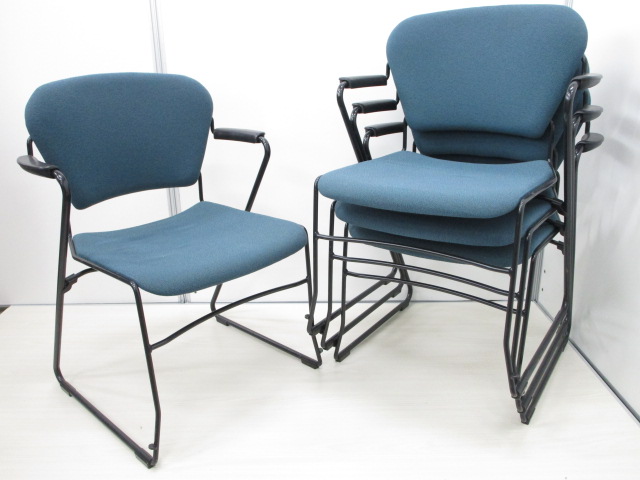 ★超お買い得商品のご案内★【ふかふかクッションが特徴的!!】長時間の作業でも疲れにくい!!使わない時には重ねて収納可能!!肘置き搭載!!【スタック】
                        エレック
                                    中古
            