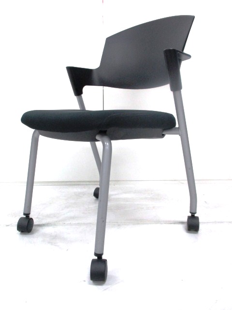 【揃って入荷です！】重ねて便利！コクヨ製　プロッティシリーズ！【珍しい肘掛付き！】
                        プロッティ（キャスター付）
                                    中古
            