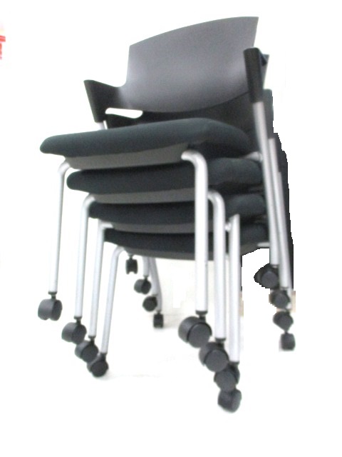 【通常価格の10％OFF！】重ねて便利！コクヨ製　プロッティシリーズ！【珍しい肘掛付き！】
                        プロッティ（キャスター付）
                                    中古
            