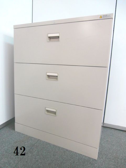 【国内メーカーの細部まで拘った安心と信頼の商品です！！スムーズなオフィスワークをサポートしてくれる３段ラテラル書庫です！！】■国内メーカー
                        42
                                    中古
            