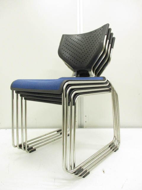 【お得なセット商品】使い勝手の良いスタッキングチェア!!4脚揃いで打ち合わせ等にオススメ!!
                        8122シリーズ
                                    中古
            