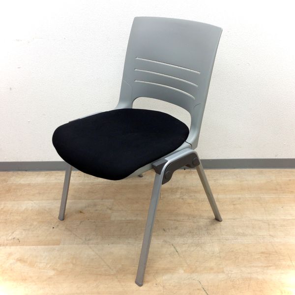 【オカムラ人気のスタッキングチェア】なんとオカムラ製のエレナチェアが12脚入荷！！
                        エレナ
                                    中古
            