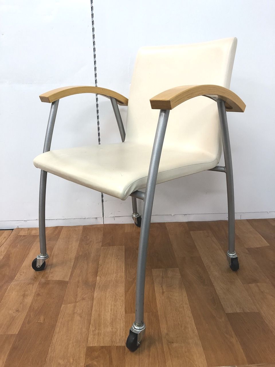 【訳あり商品：機能性には問題なく快適に使用できます！！】おつとめ品
                        -
                                    中古
            