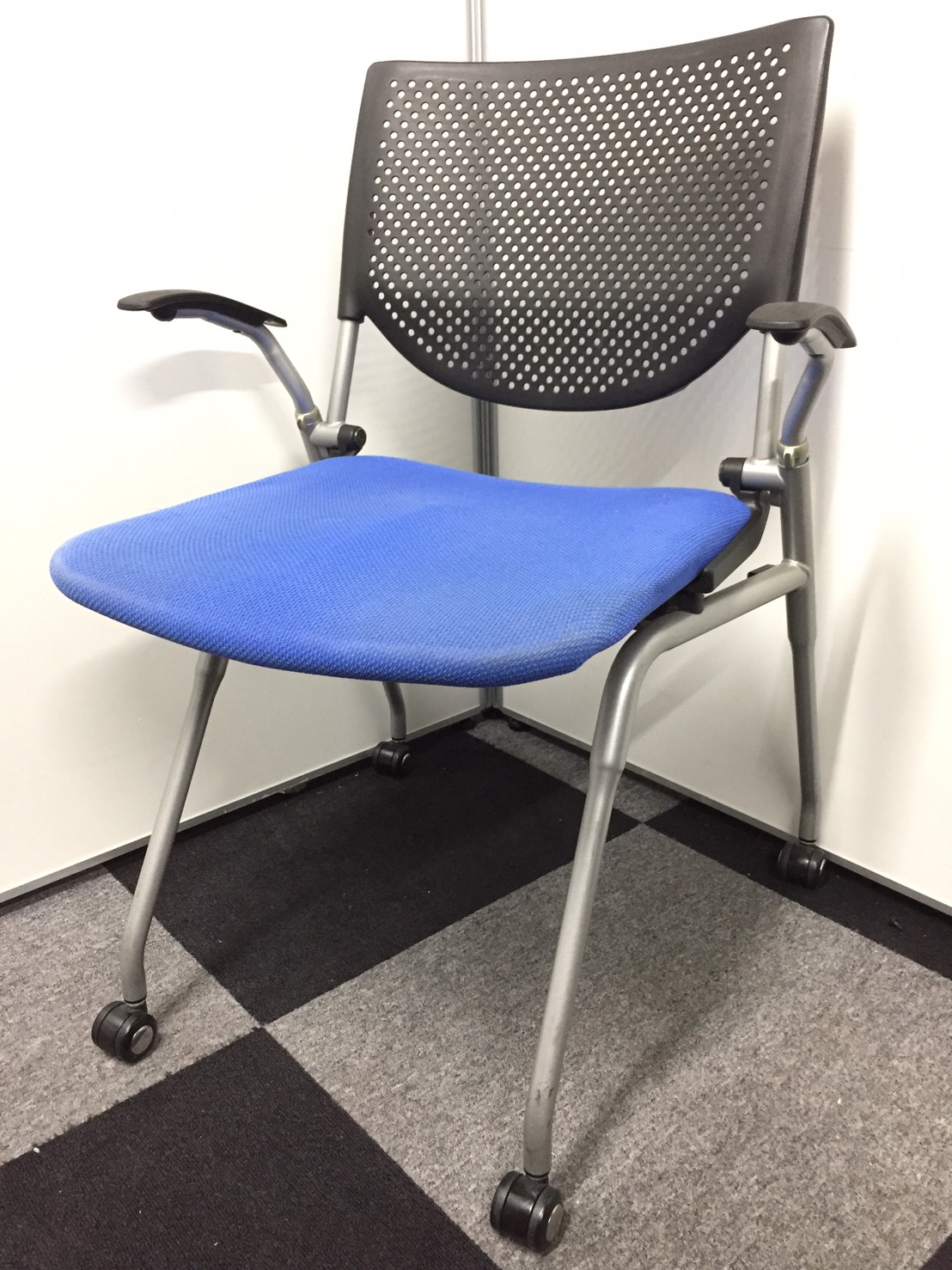 【高品質な研修用チェア！】安心の国内メーカー製！使わない時は折り畳んで収納可能！
                        プロスタック
                                    中古
            