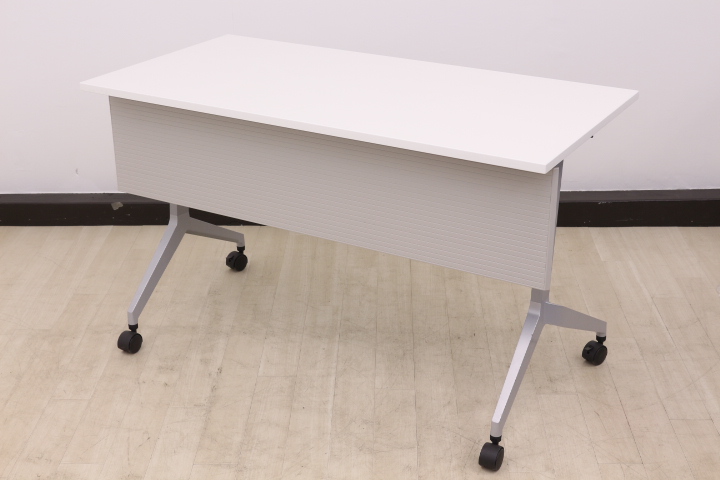 【まとめて入荷!!会議用に!!】コンパクトな折りたたみテーブル!!安心の国内メーカー製!!
                        その他シリーズ
                                    中古
            