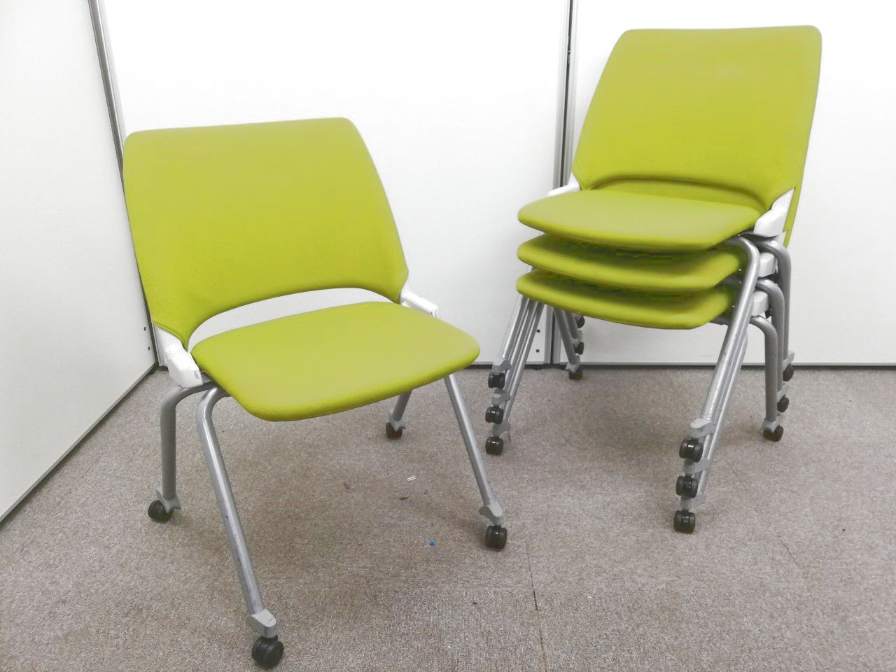 【4脚セット】重ねて収納、スライドして並べても収納できるチェアです！会議室などにいかがでしょうか！【キャスター付き】【日本橋】
                        FM-350
                                    中古
            