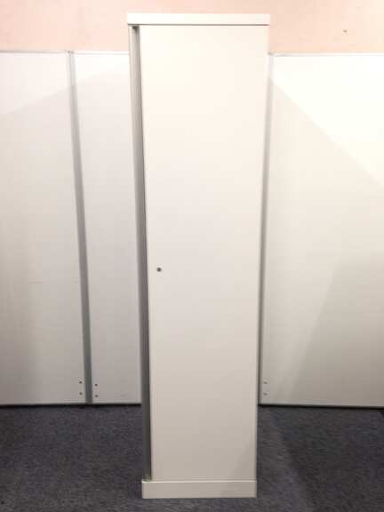 【良品】ホワイトカラーの1人用ロッカー【掃除道具の保管にもオススメ】
                        SW
                                    中古
            