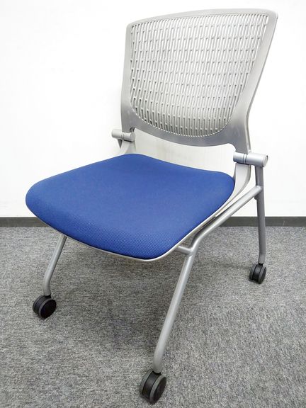 【岡村製作所】グラータチェア｜人気のブルー色
                        グラータ
                                    中古
            