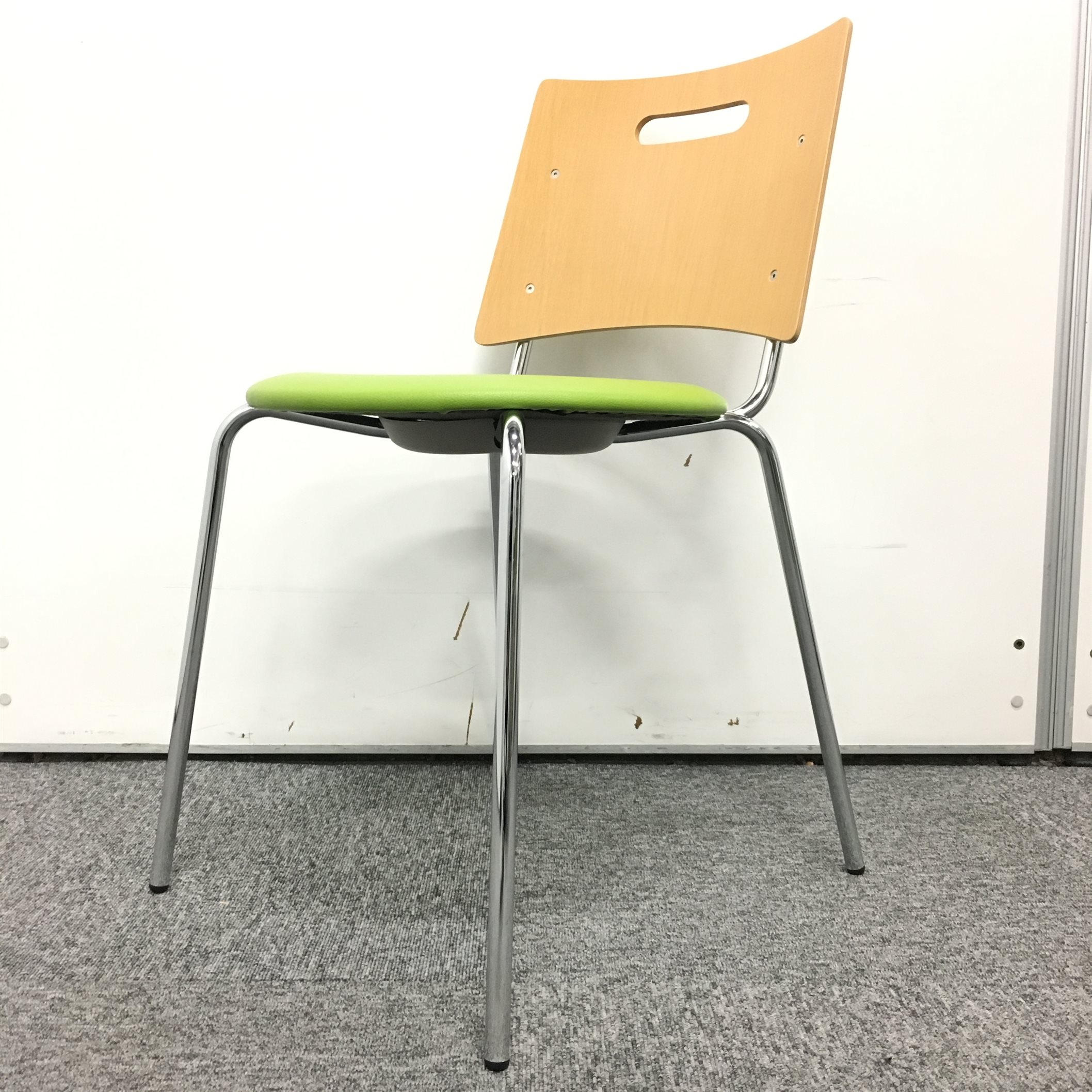 【４脚入荷！！】ライオン製｜スタッキングチェア！鮮やかなグリーンカラーです！
                        その他シリーズ
                                    中古
            